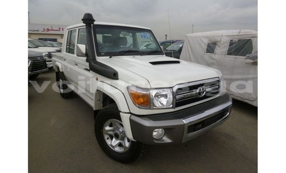 Acheter Import Voiture Toyota Land Cruiser Blanc à Import - Dubai, Estuaire Acheter Import Voiture Toyota Land Cruiser Blanc à Import - Dubai, Estuaire