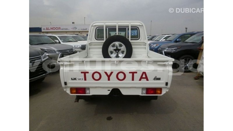 Big with watermark toyota land cruiser estuaire import dubai 5965