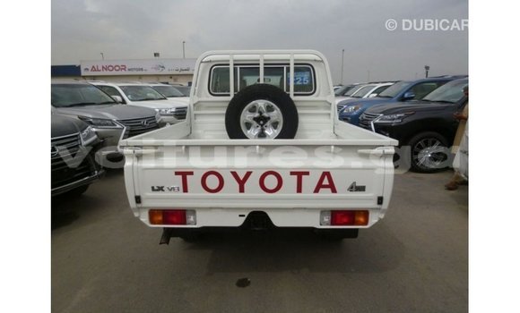 Acheter Import Voiture Toyota Land Cruiser Blanc à Import - Dubai, Estuaire Acheter Import Voiture Toyota Land Cruiser Blanc à Import - Dubai, Estuaire
