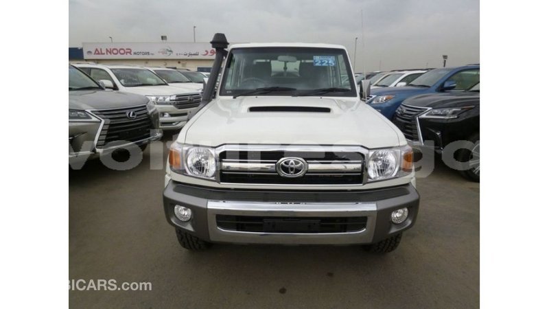 Big with watermark toyota land cruiser estuaire import dubai 5965