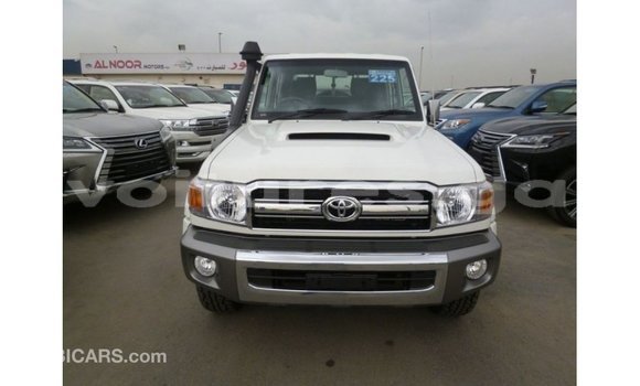 Acheter Import Voiture Toyota Land Cruiser Blanc à Import - Dubai, Estuaire Acheter Import Voiture Toyota Land Cruiser Blanc à Import - Dubai, Estuaire