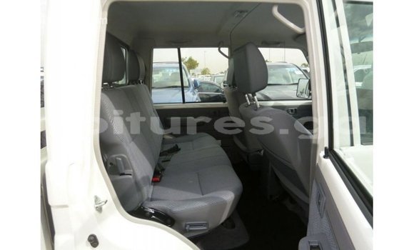 Acheter Import Voiture Toyota Land Cruiser Blanc à Import - Dubai, Estuaire Acheter Import Voiture Toyota Land Cruiser Blanc à Import - Dubai, Estuaire
