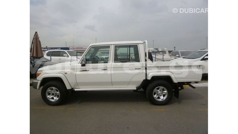 Big with watermark toyota land cruiser estuaire import dubai 5965