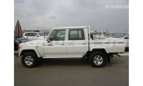 Acheter Import Voiture Toyota Land Cruiser Blanc à Import - Dubai, Estuaire Acheter Import Voiture Toyota Land Cruiser Blanc à Import - Dubai, Estuaire