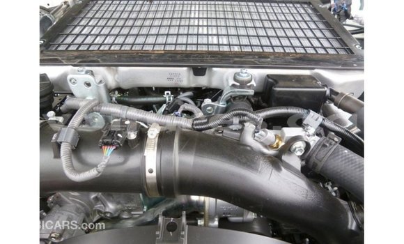 Acheter Import Voiture Toyota Land Cruiser Blanc à Import - Dubai, Estuaire Acheter Import Voiture Toyota Land Cruiser Blanc à Import - Dubai, Estuaire