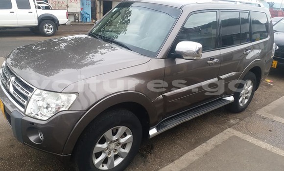 Sayi Na hannu Mitsubishi Pajero Azurfa Mota in Libreville a estuary Sayi Na hannu Mitsubishi Pajero Azurfa Mota in Libreville a estuary