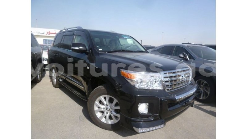 Big with watermark toyota land cruiser estuaire import dubai 5969