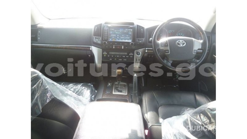 Big with watermark toyota land cruiser estuaire import dubai 5969