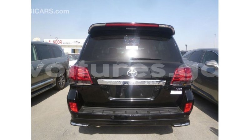 Big with watermark toyota land cruiser estuaire import dubai 5969