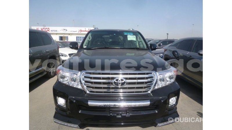 Big with watermark toyota land cruiser estuaire import dubai 5969