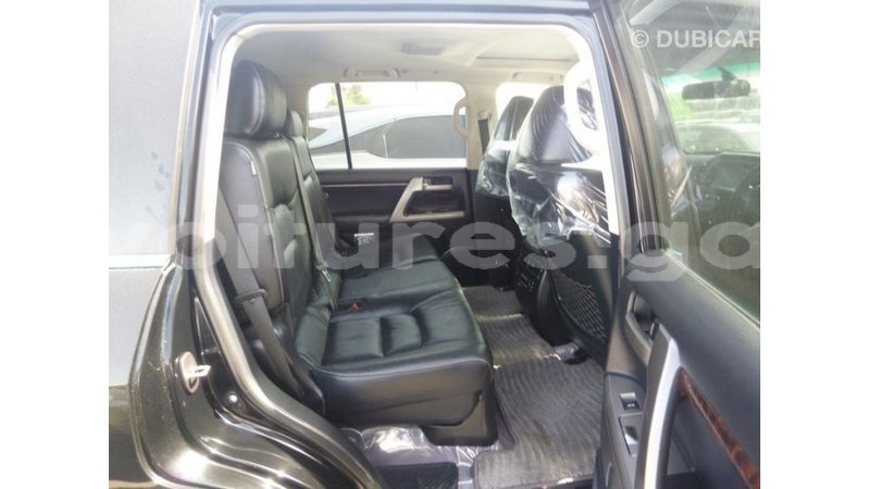 Big with watermark toyota land cruiser estuaire import dubai 5969