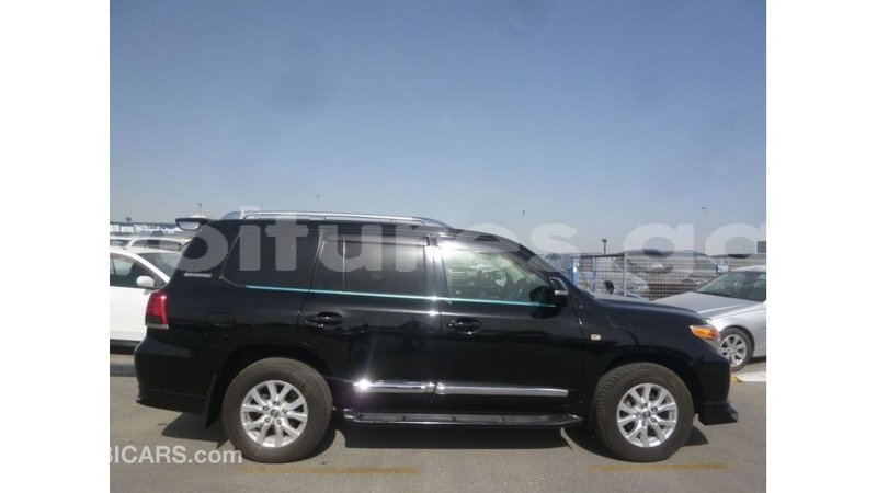 Big with watermark toyota land cruiser estuaire import dubai 5969