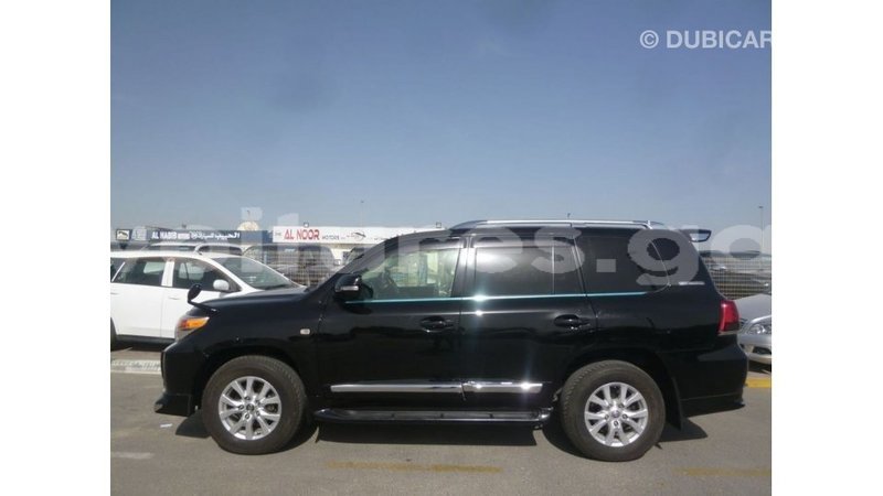 Big with watermark toyota land cruiser estuaire import dubai 5969