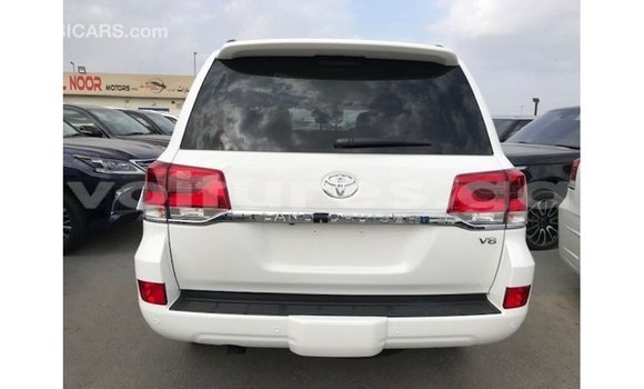Buy Import Toyota Land Cruiser White Car in Import - Dubai in Estuary Buy Import Toyota Land Cruiser White Car in Import - Dubai in Estuary