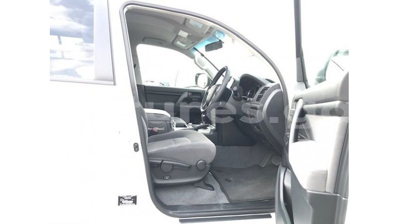 Big with watermark toyota land cruiser estuaire import dubai 5970