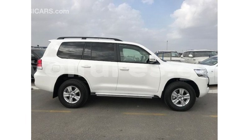Big with watermark toyota land cruiser estuaire import dubai 5970