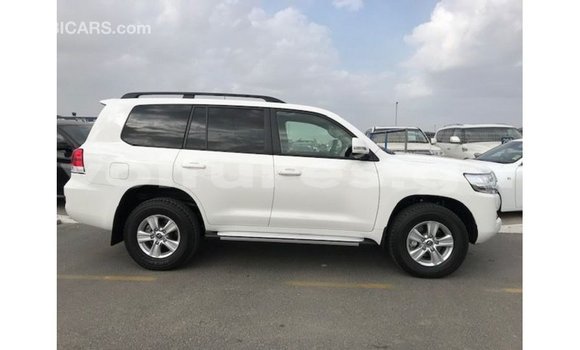 Buy Import Toyota Land Cruiser White Car in Import - Dubai in Estuary Buy Import Toyota Land Cruiser White Car in Import - Dubai in Estuary