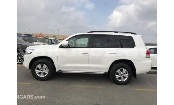 Buy Import Toyota Land Cruiser White Car in Import - Dubai in Estuary Buy Import Toyota Land Cruiser White Car in Import - Dubai in Estuary