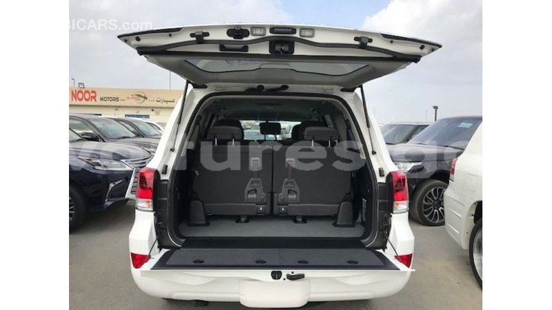 Big with watermark toyota land cruiser estuaire import dubai 5970