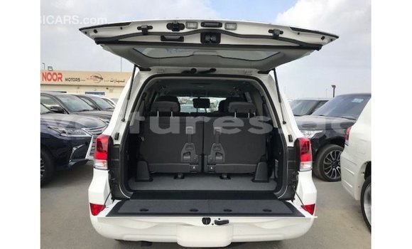 Buy Import Toyota Land Cruiser White Car in Import - Dubai in Estuary Buy Import Toyota Land Cruiser White Car in Import - Dubai in Estuary