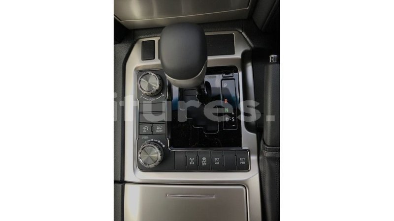 Big with watermark toyota land cruiser estuaire import dubai 5970