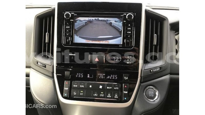 Big with watermark toyota land cruiser estuaire import dubai 5970