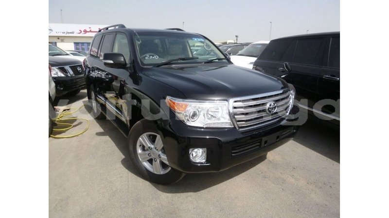 Big with watermark toyota land cruiser estuaire import dubai 5971