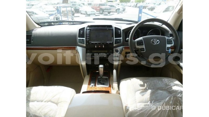 Big with watermark toyota land cruiser estuaire import dubai 5971