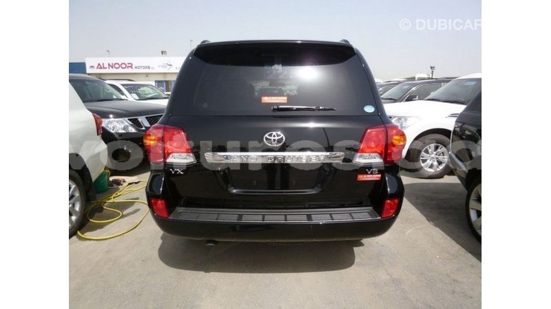 Big with watermark toyota land cruiser estuaire import dubai 5971