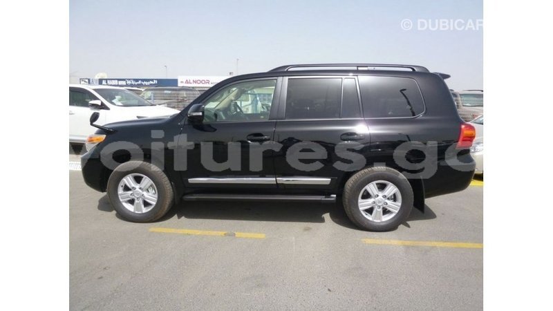Big with watermark toyota land cruiser estuaire import dubai 5971