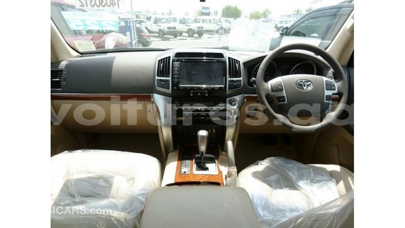 Big with watermark toyota land cruiser estuaire import dubai 5972