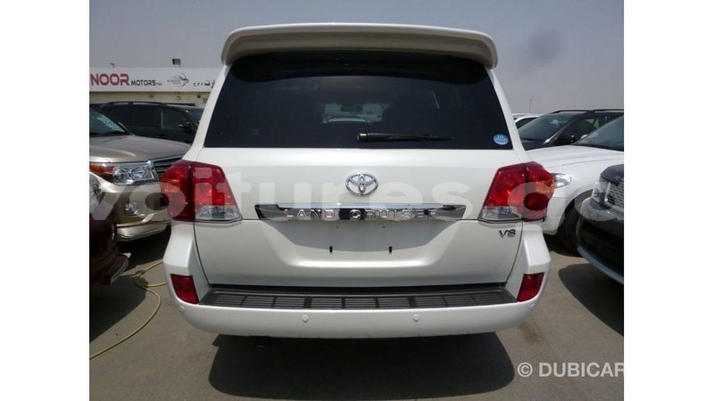 Big with watermark toyota land cruiser estuaire import dubai 5972