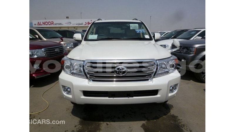 Big with watermark toyota land cruiser estuaire import dubai 5972