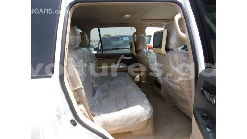 Big with watermark toyota land cruiser estuaire import dubai 5972