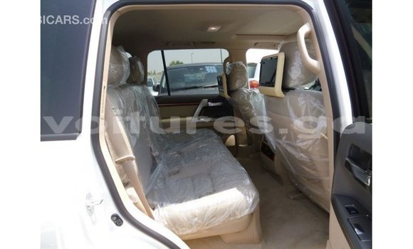 Buy Import Toyota Land Cruiser White Car in Import - Dubai in Estuary Buy Import Toyota Land Cruiser White Car in Import - Dubai in Estuary