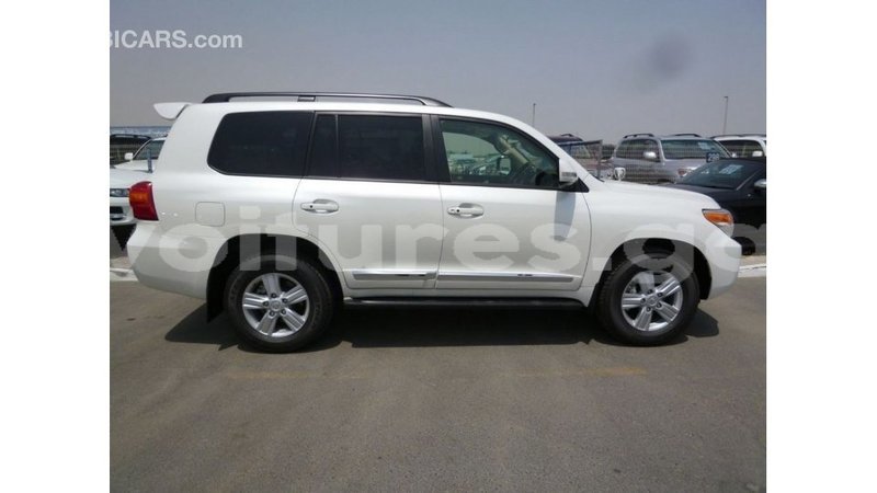 Big with watermark toyota land cruiser estuaire import dubai 5972