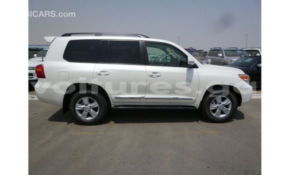 Buy Import Toyota Land Cruiser White Car in Import - Dubai in Estuary Buy Import Toyota Land Cruiser White Car in Import - Dubai in Estuary