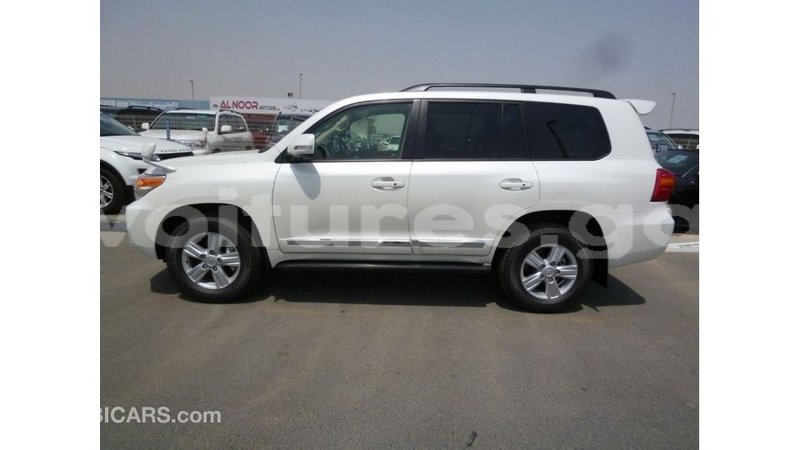 Big with watermark toyota land cruiser estuaire import dubai 5972