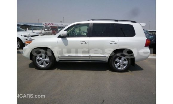 Buy Import Toyota Land Cruiser White Car in Import - Dubai in Estuary Buy Import Toyota Land Cruiser White Car in Import - Dubai in Estuary