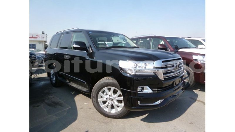 Big with watermark toyota land cruiser estuaire import dubai 5973