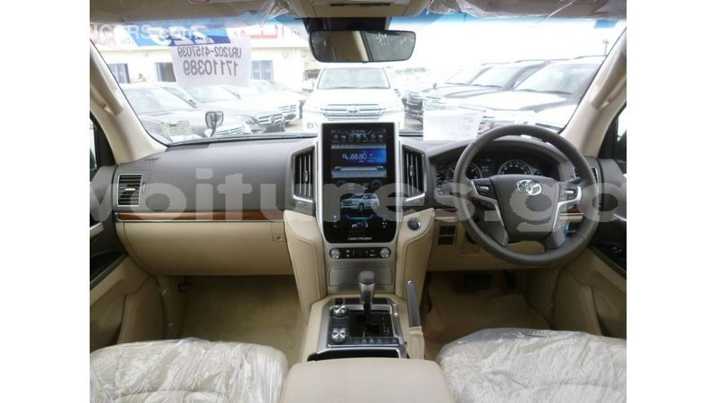 Big with watermark toyota land cruiser estuaire import dubai 5973