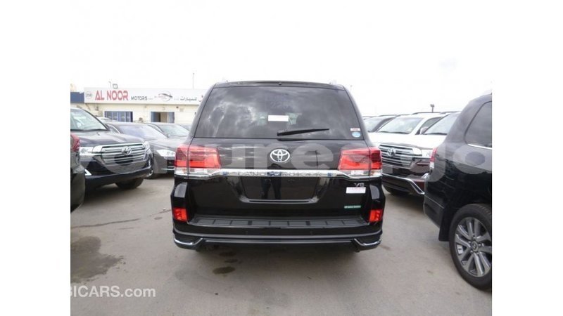 Big with watermark toyota land cruiser estuaire import dubai 5973