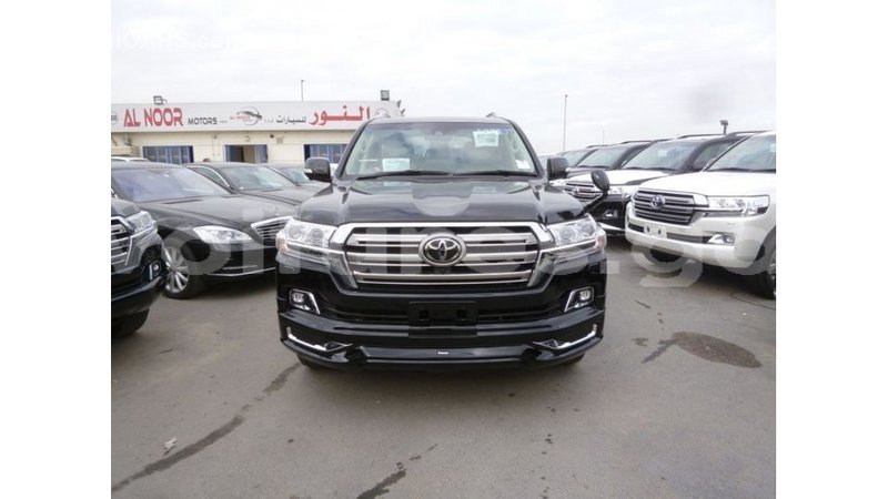 Big with watermark toyota land cruiser estuaire import dubai 5973