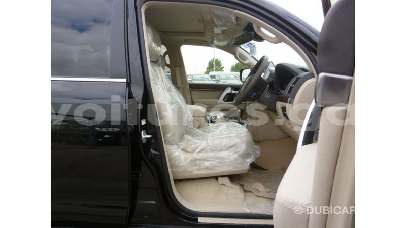 Big with watermark toyota land cruiser estuaire import dubai 5973