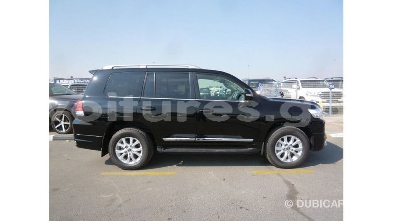 Big with watermark toyota land cruiser estuaire import dubai 5973