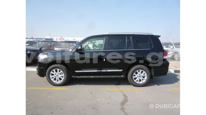 Big with watermark toyota land cruiser estuaire import dubai 5973