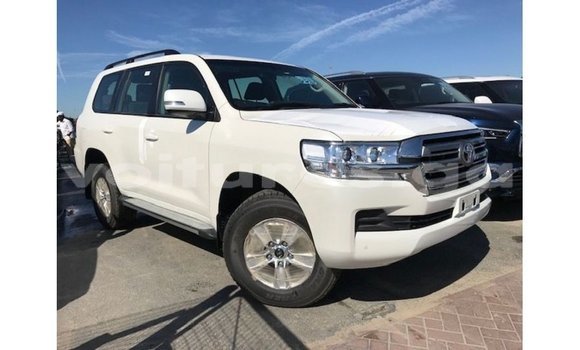Sayi Imported Toyota Land Cruiser White Mota in Import - Dubai a estuary Sayi Imported Toyota Land Cruiser White Mota in Import - Dubai a estuary