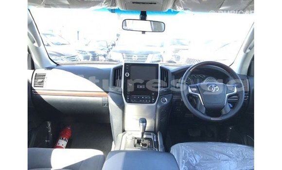 Sayi Imported Toyota Land Cruiser White Mota in Import - Dubai a estuary Sayi Imported Toyota Land Cruiser White Mota in Import - Dubai a estuary