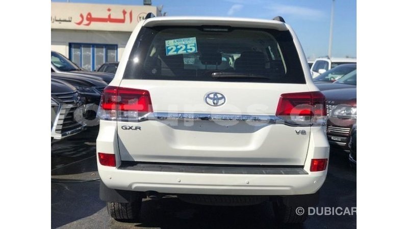 Big with watermark toyota land cruiser estuaire import dubai 5974