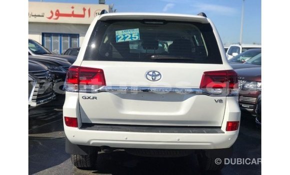 Sayi Imported Toyota Land Cruiser White Mota in Import - Dubai a estuary Sayi Imported Toyota Land Cruiser White Mota in Import - Dubai a estuary